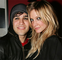 Ashlee Simpson pregnant: Pete Wentz the father of the baby