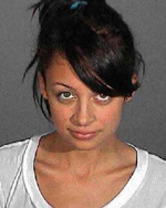 Nicole Richie spends only an hour in jail