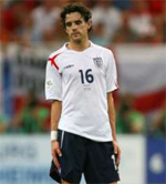 Owen Hargreaves signs with Manchester United